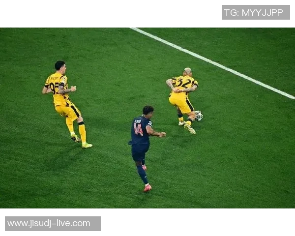 中超精彩对决巴黎圣日耳曼凭乌龙球险胜多特蒙德全场沸腾