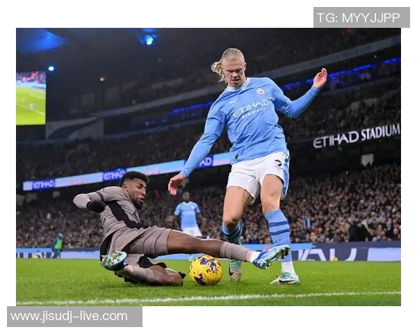 热刺与切尔西友谊赛激战四三神扑时刻引发争议判罚全场沸腾